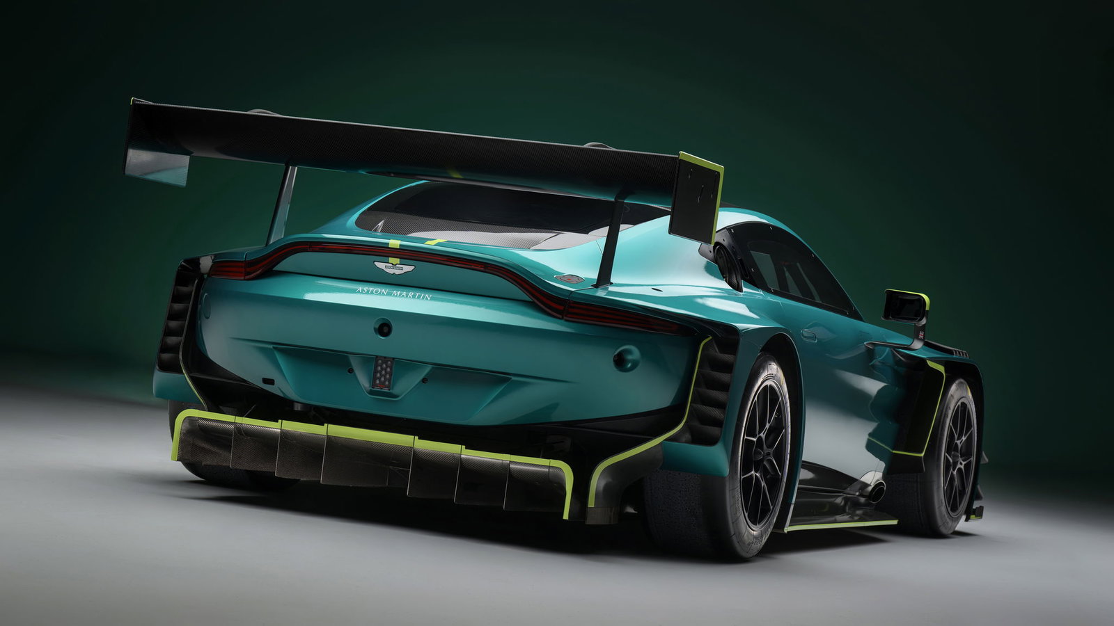 Aston Martin Vantage GT3 - rear